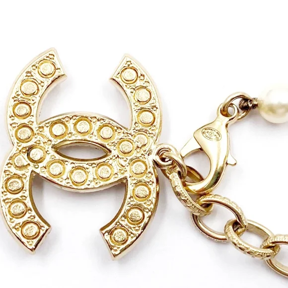 Rare Chanel Gold CC Pearl Pendant Pearl Bracelet w/ Box & Jewelry Pouch/Dustbag! - Picture 8 of 16
